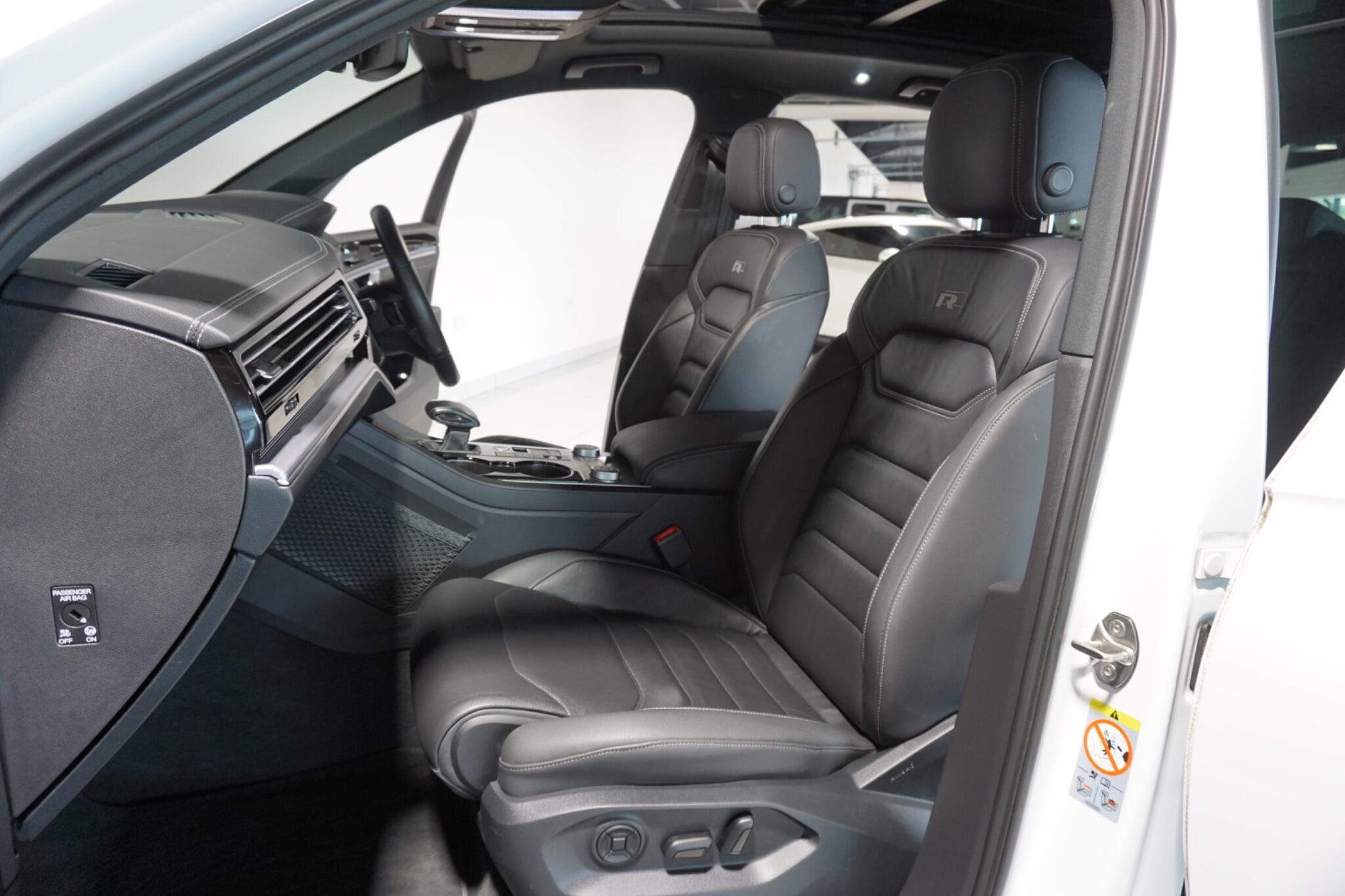 Volkswagen Touareg 3.0 TDI V6 Black Edition SUV 5dr Diesel Tiptronic 4Motion Euro 6 (s/s) (231 ps)